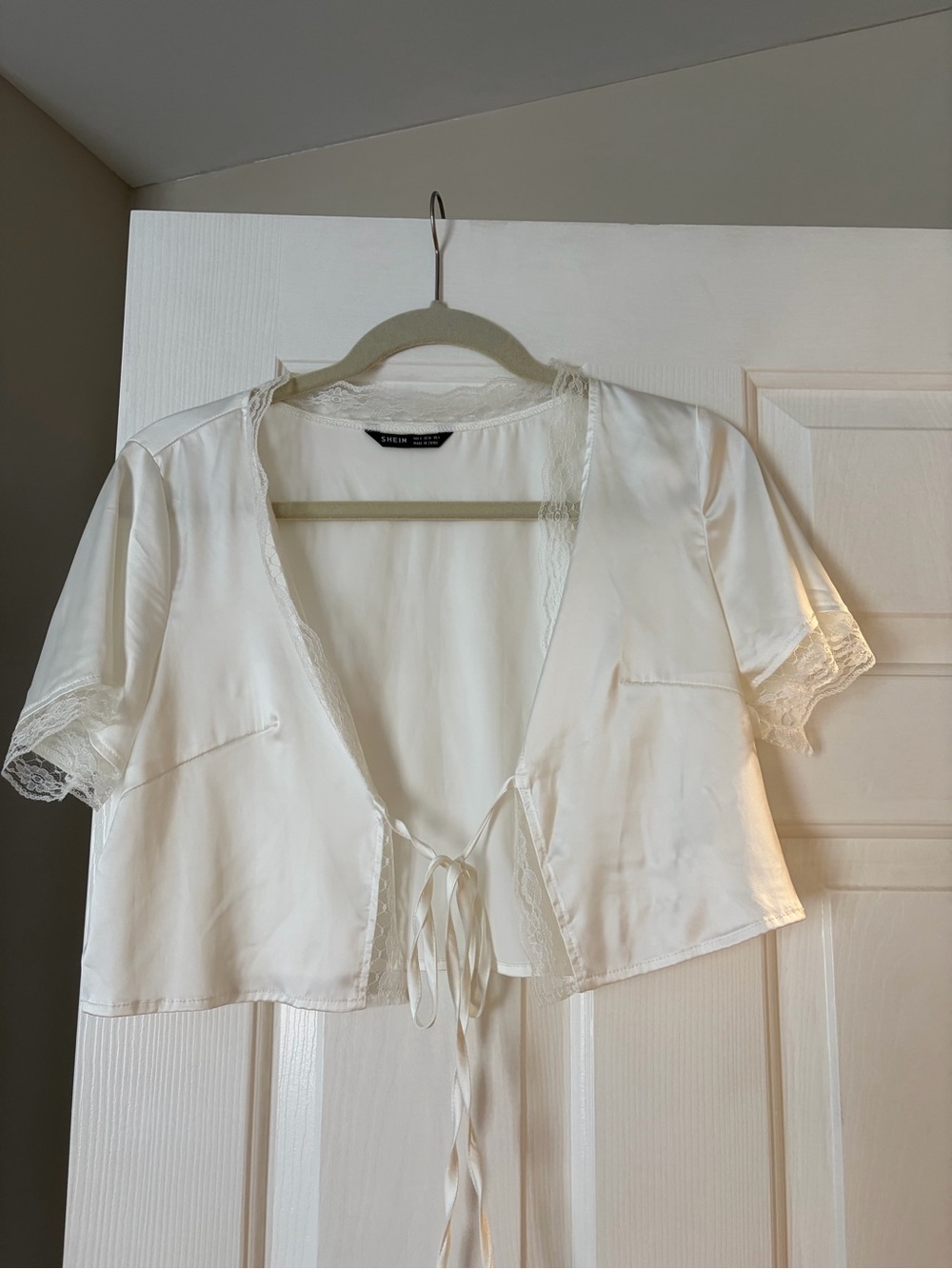 SHEIN White Lace-Trim Tie-Front Camisole